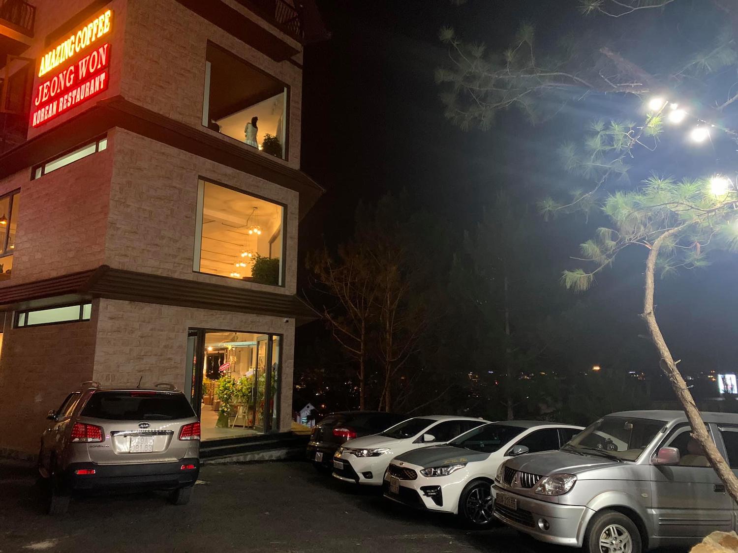 Amazing Coffee Da Lat - Quán cà phê có view ngắm trọn thành phố, tha hồ chill ở Đà Lạt 4