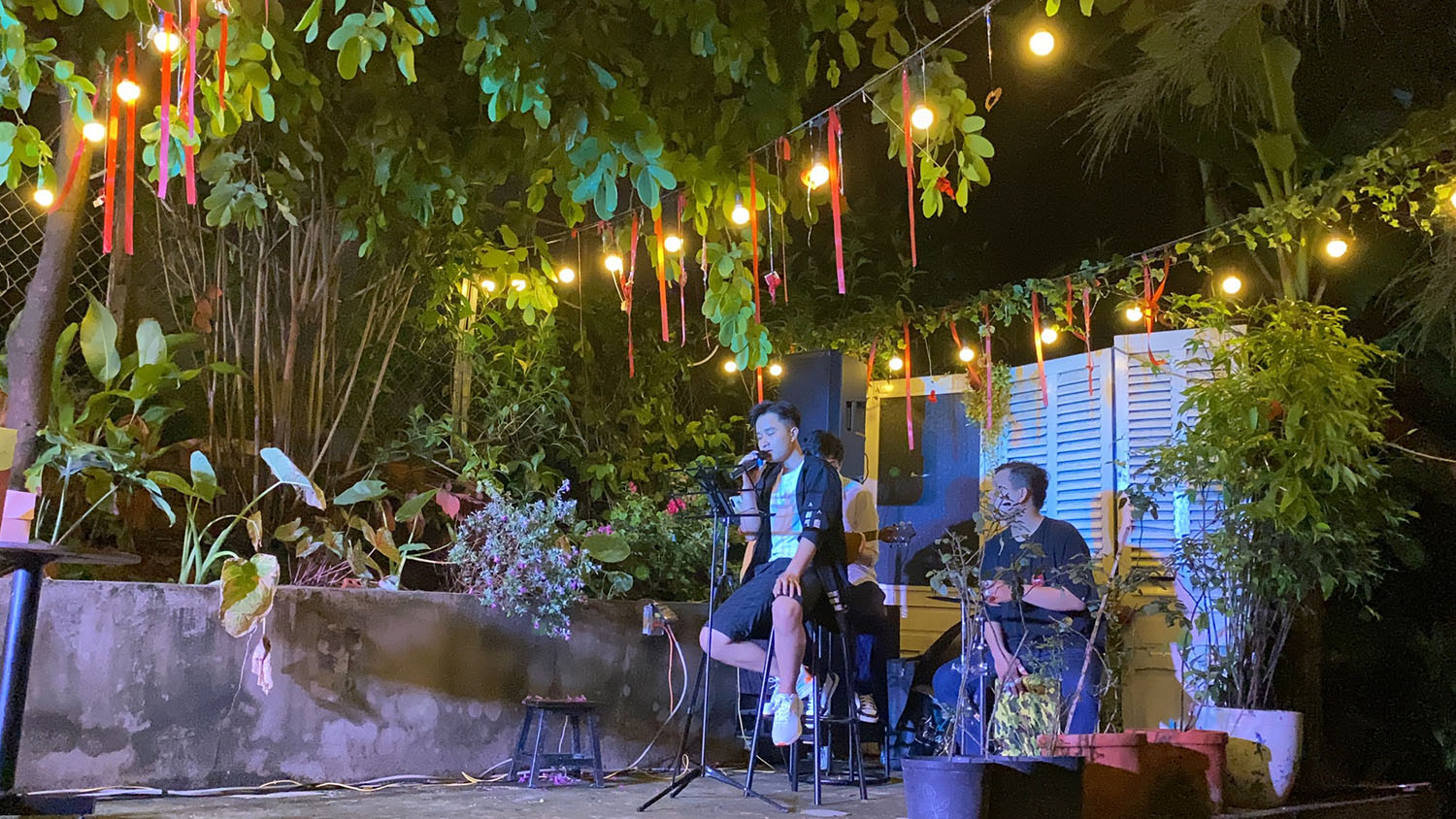 Có một MAYZE Coffee cổ điển và đầy ấm áp 8