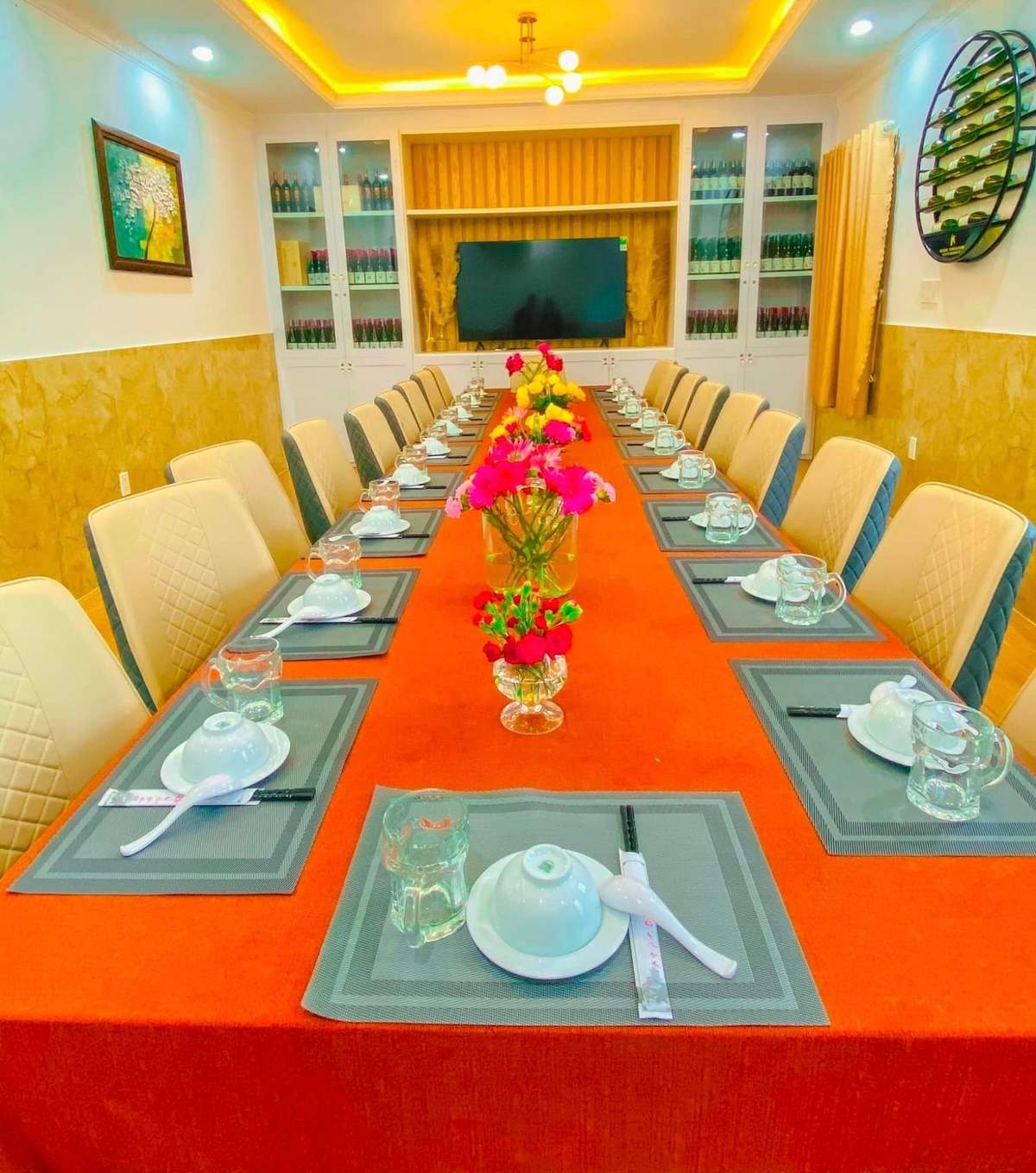 Đến Tombay Restaurant thưởng thức lẩu tự chọn thơm ngon, hấp dẫn 5