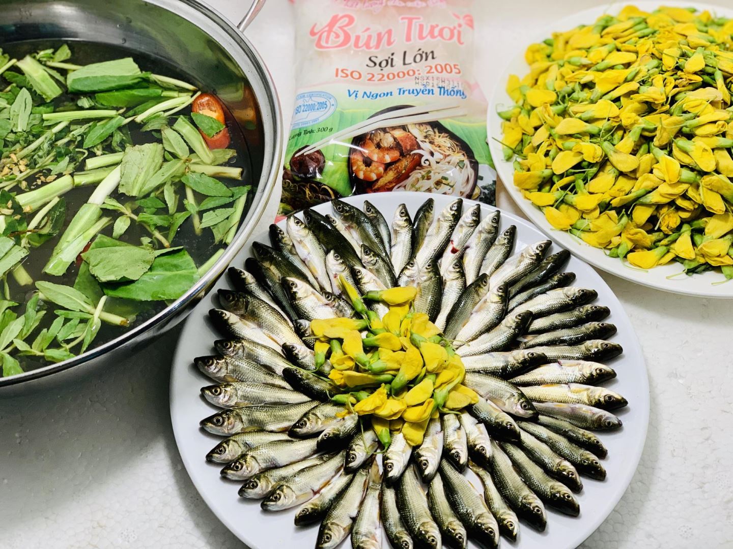 Dân dã đậm vị Lẩu cá linh bông điên điển Cần Thơ 3