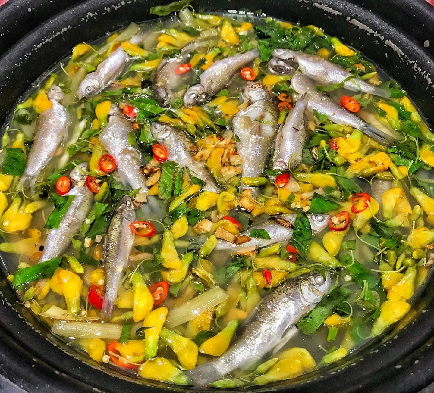 Dân dã đậm vị Lẩu cá linh bông điên điển Cần Thơ 2