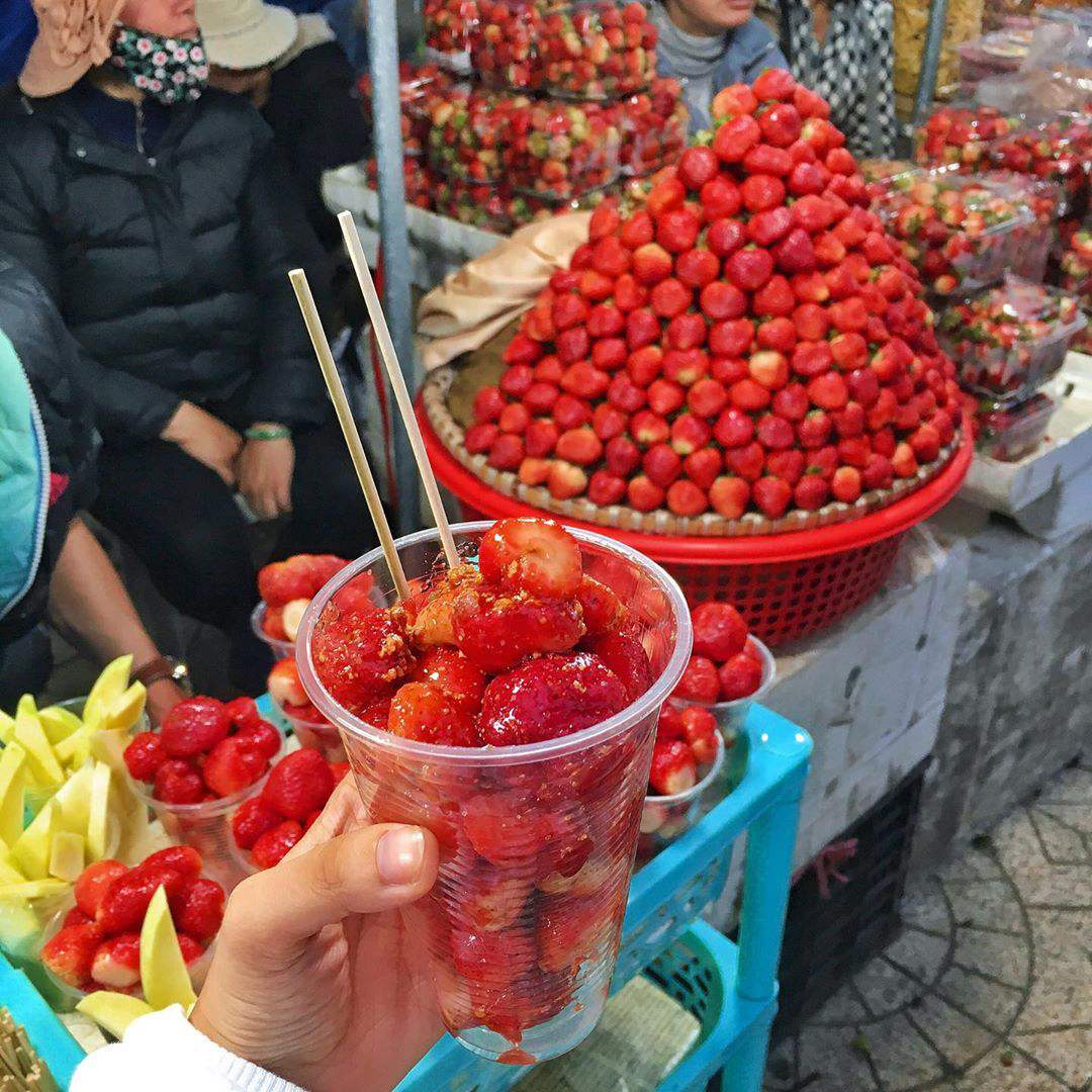 Cách làm dâu lắc muối ớt chua chua cay cay, ăn là ghiền 5
