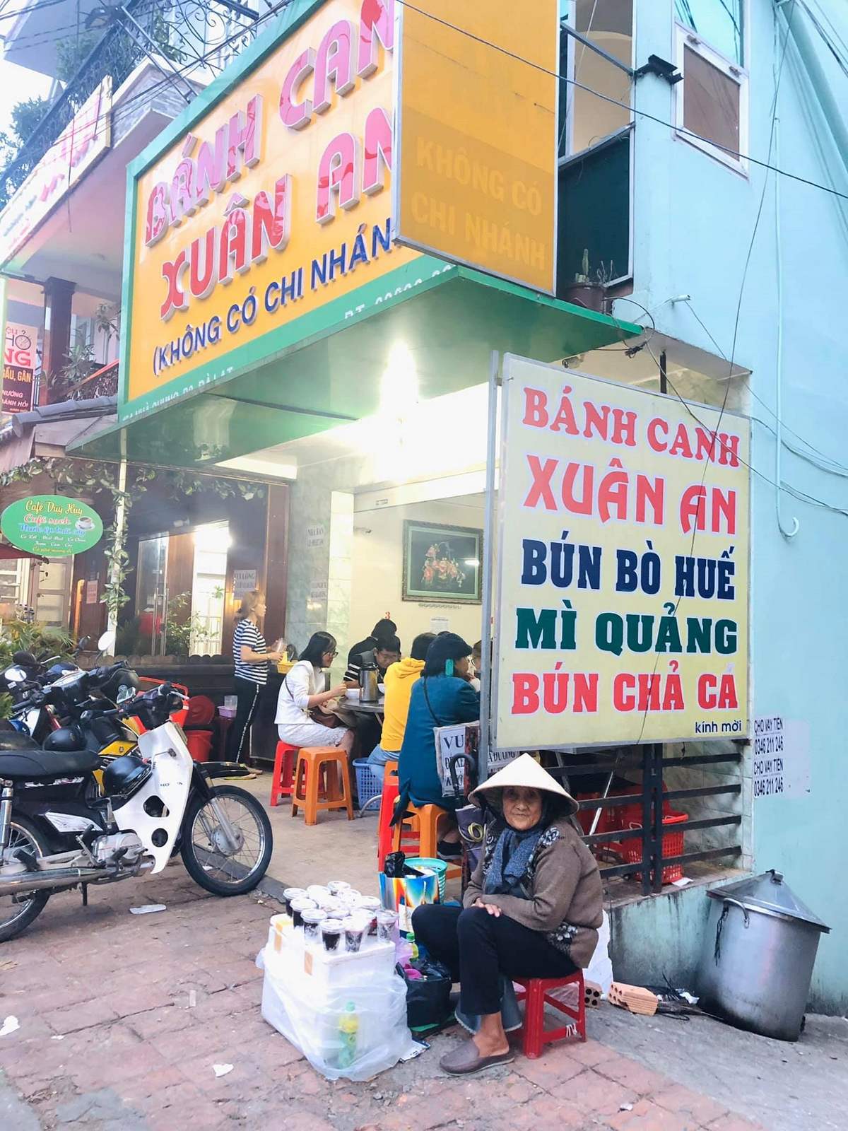 Quán sữa chua nếp cẩm vỉa hè 10k – Sữa chua nếp cẩm thương hiệu bà cụ siêu ngon siêu rẻ tại Đà Lạt 2