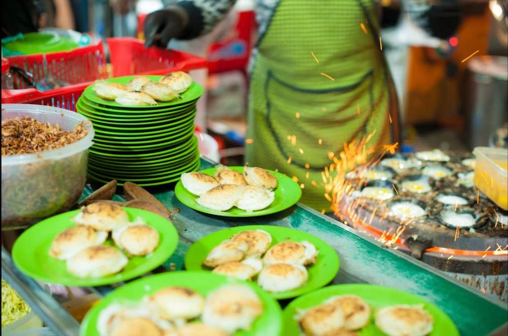 Quán bánh căn Nhà Chung – Chỉ có trứng và bột nhúng nước mắm nhưng lại cuốn hút lạ kỳ 4