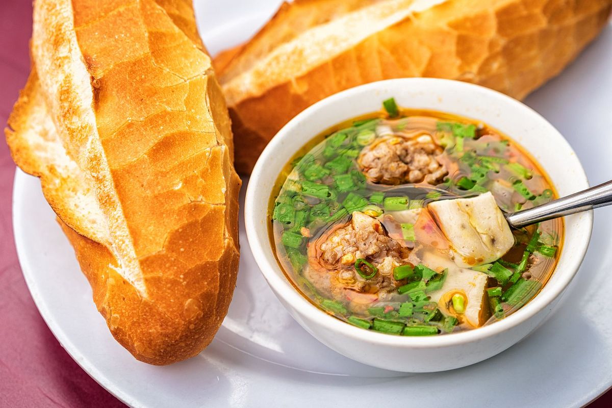 Bánh mì xíu mại Đà Lạt - Độc đáo ẩm thực xứ ngàn hoa 9