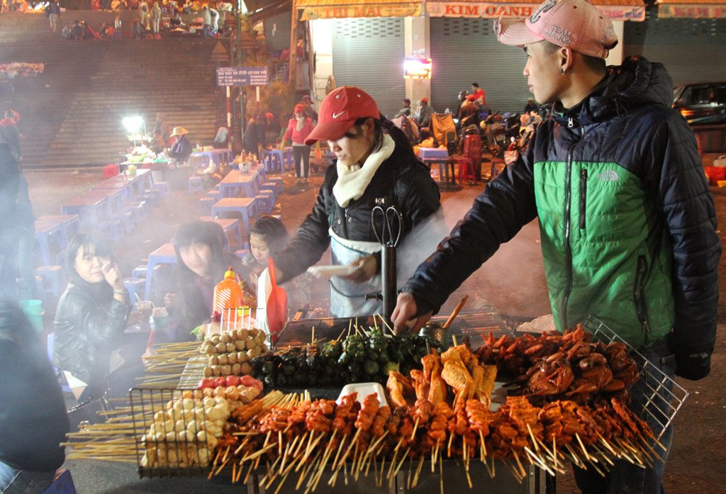 Thưởng thức xiên que nướng giữa cái se se lạnh Đà Lạt 9