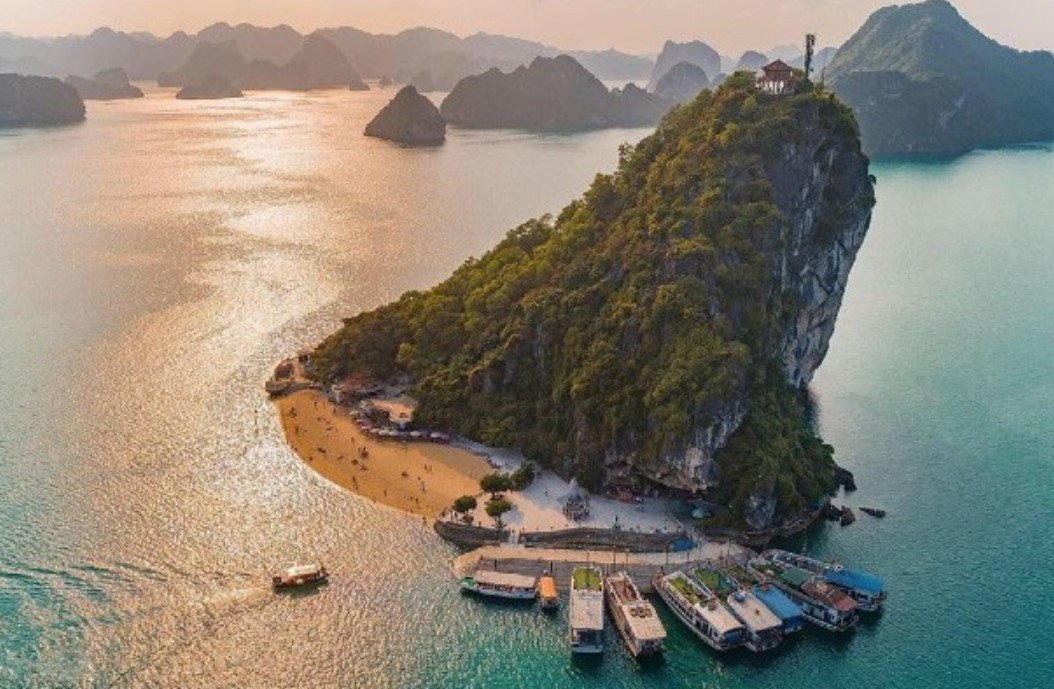 Triển ngay du lịch Vịnh Hạ Long trong ngày cực thú vị 4