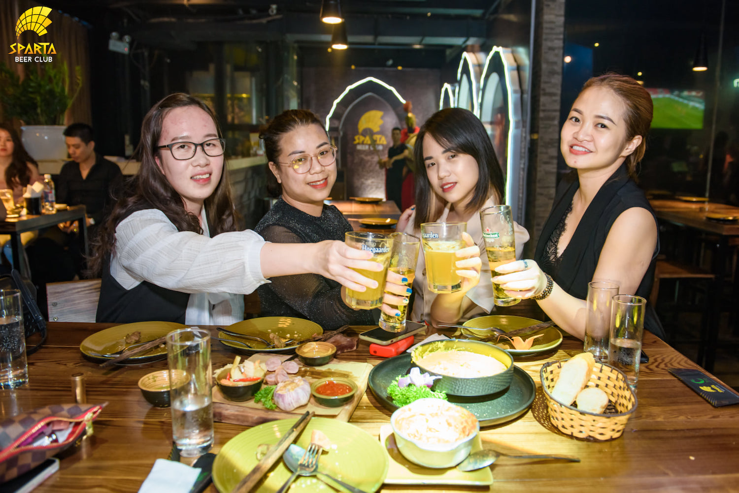 Sparta Beer Club – Nơi tụ họp các DJ hàng đầu phố cổ 15