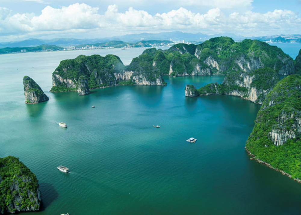 Du lịch Hạ Long - Cùng Phạm Duy Long ngắm nhìn Hạ Long từ thủy phi cơ 3