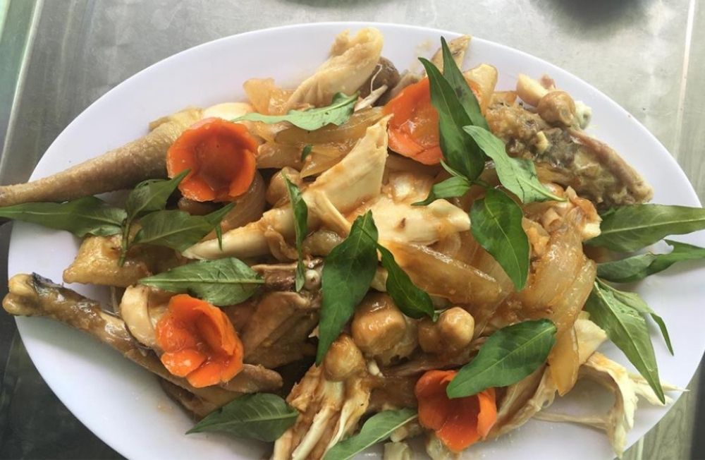 Đến Tây Đô, thử ngay món ngon Gà um dâu Hạ Châu lạ miệng 3