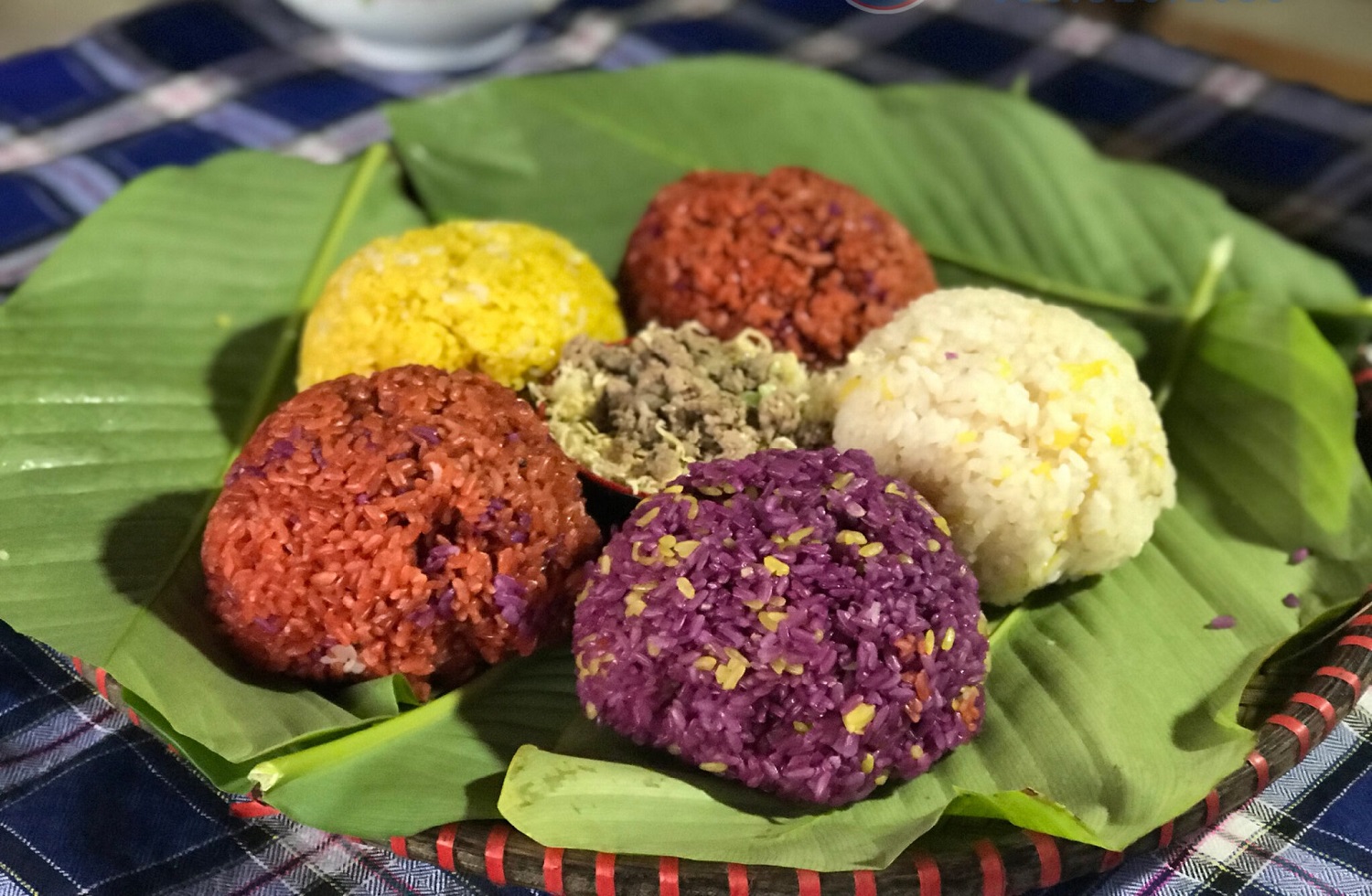 Mê mẩn với mùi vị thơm ngon, đậm đà của gói xôi ngũ sắc Hà Giang 3