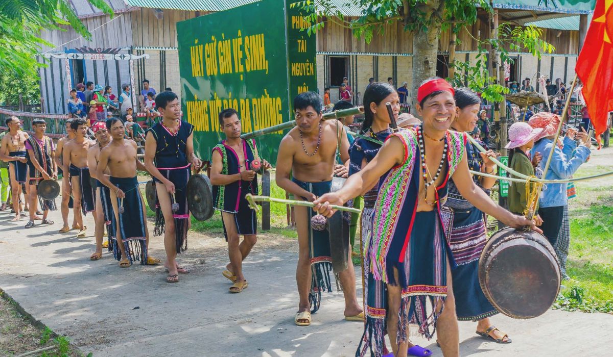 Hòa mình vào Lễ hội đâm trâu cực nhộn nhịp tại Gia Lai 2