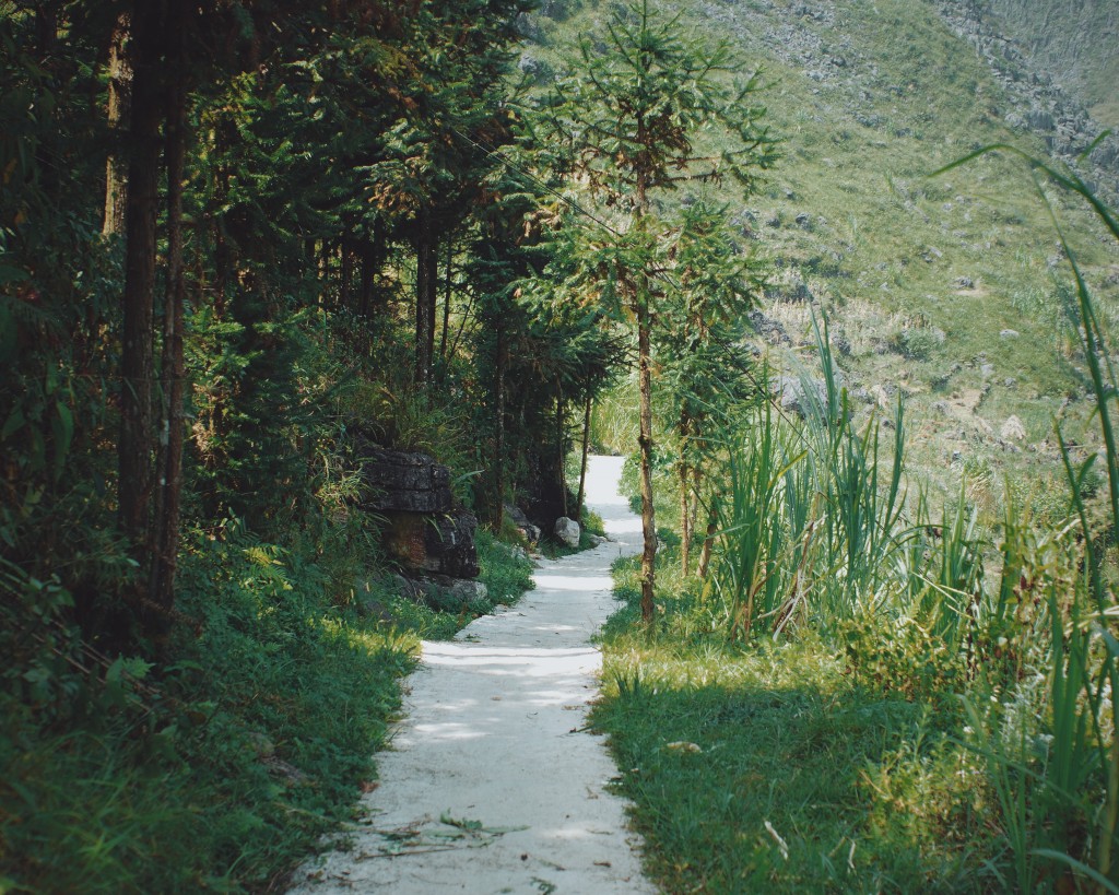 Trekking Vách Đá Thần - Chinh phục 