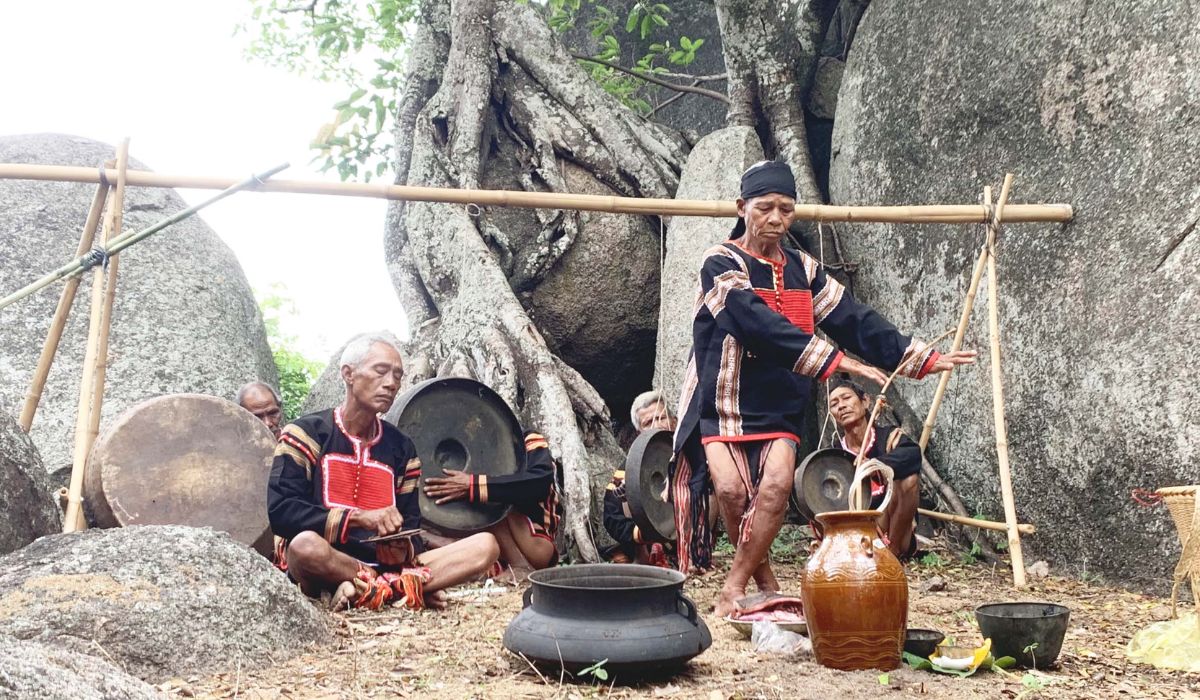 Tham gia vào Lễ cầu mưa Yang Pơtao Apui linh thiêng 5