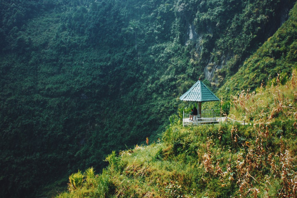 Trekking Vách Đá Thần - Chinh phục 