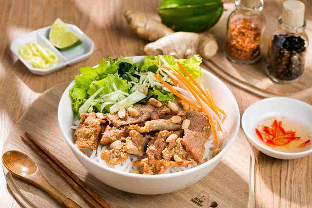 Ghé ngay top 6 quán bún thịt nướng nem lụi Đà Nẵng thưởng thức đặc sản 6