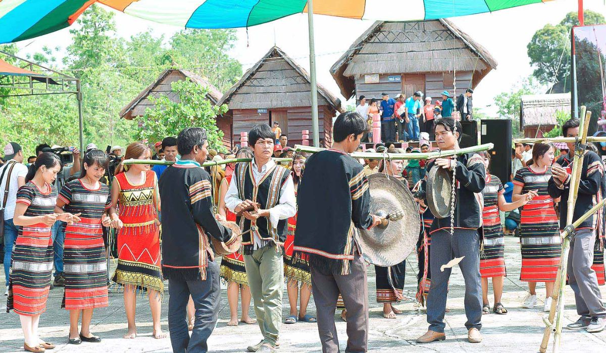 Tham gia vào Lễ cầu mưa Yang Pơtao Apui linh thiêng 4