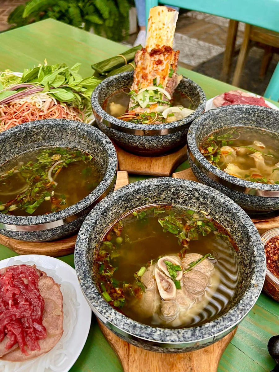 Đến Hoa Dó Restaurant and Coffee thưởng thức bún bò thố đá hấp dẫn 5