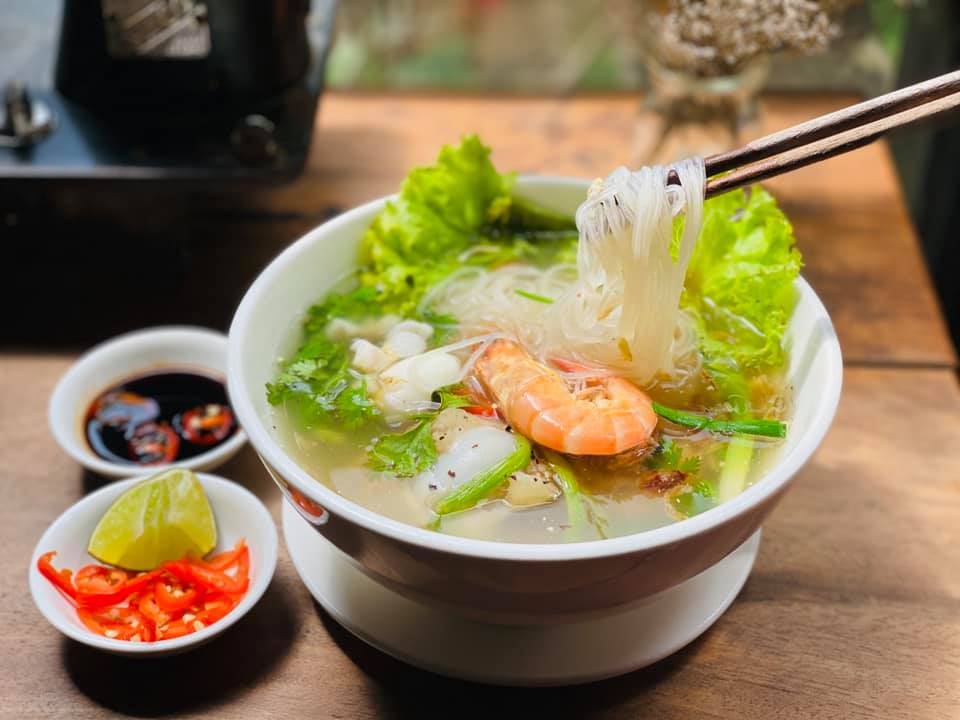 Cuối tuần chill cùng âm nhạc tại EMPI Coffee House Cần Thơ 9
