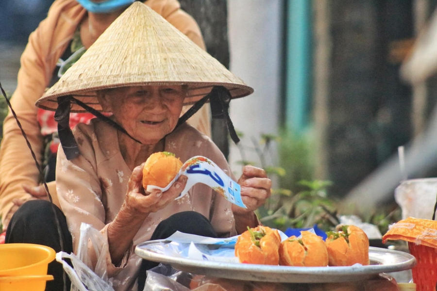 Khám phá Gánh bánh mì thịt rẻ nhất Việt Nam tại Bình Dương 3