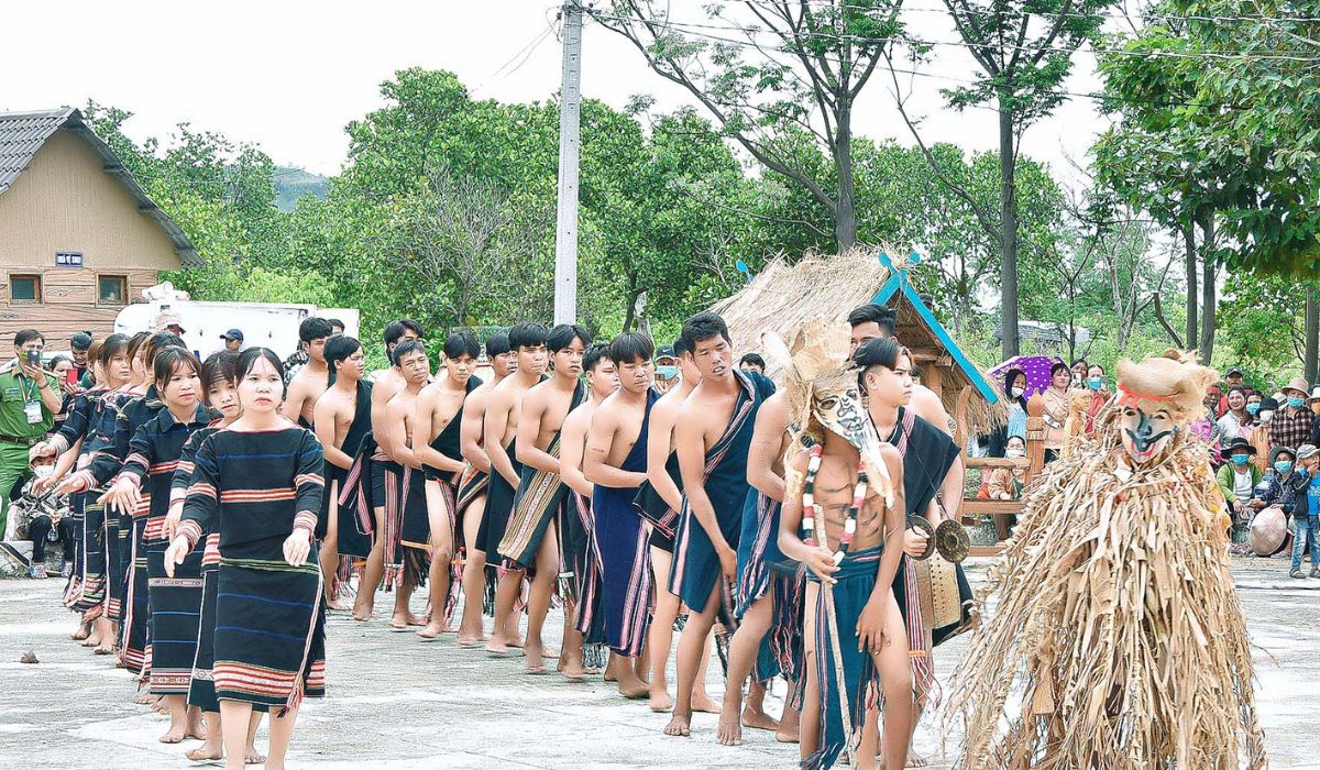 Tham gia vào Lễ cầu mưa Yang Pơtao Apui linh thiêng 6