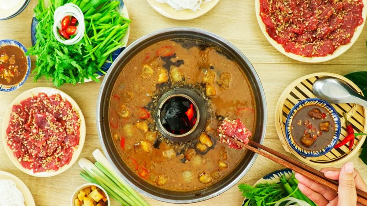 Thưởng thức Bò nhúng mắm ruốc, đặc sản trứ danh ngon đậm đà 3