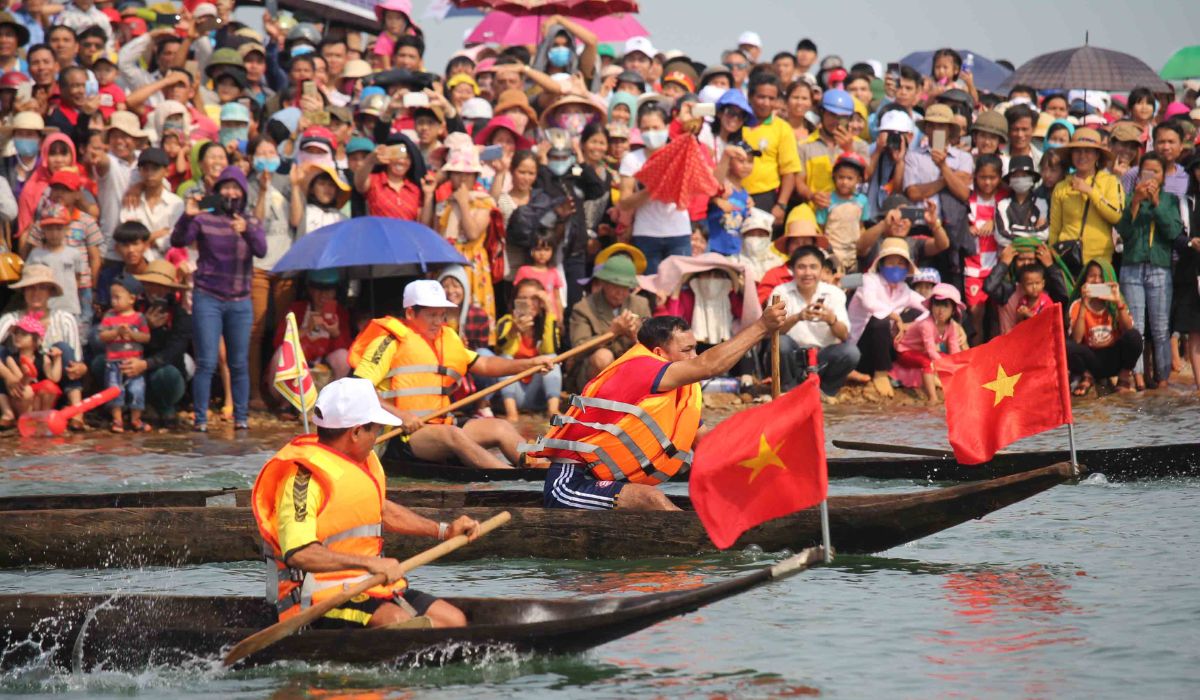 Khám phá Hội đua thuyền độc mộc trên sông Pô Cô cực sôi động 3