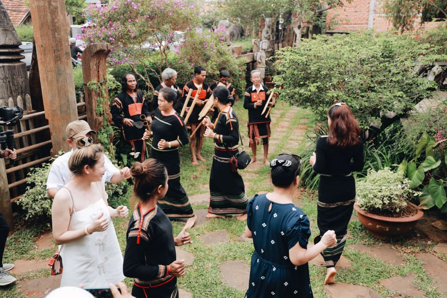 Tiệm Cà Phê Arul, không gian văn hoá Tây Nguyên thu nhỏ 6