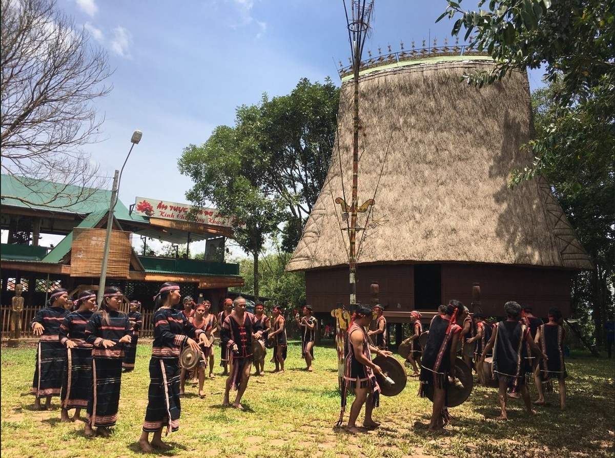 Làng văn hóa du lịch Plei Ốp, văn hóa bản địa trong lòng thành phố 5