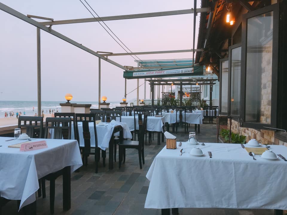 Blue Whale Restaurant Đà Nẵng - Thưởng thức hương vị miền biển ở nhà hàng có view đẹp nao lòng tại Đà Nẵng 4