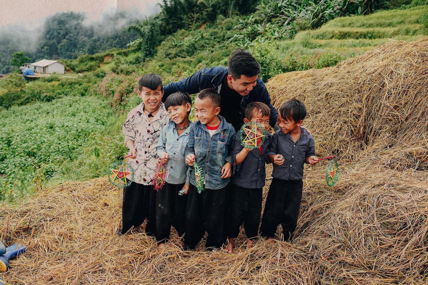 Ngắm nét ngây thơ của trẻ em Hà Giang đón Trung thu qua lăng kính chàng trai 9x 11