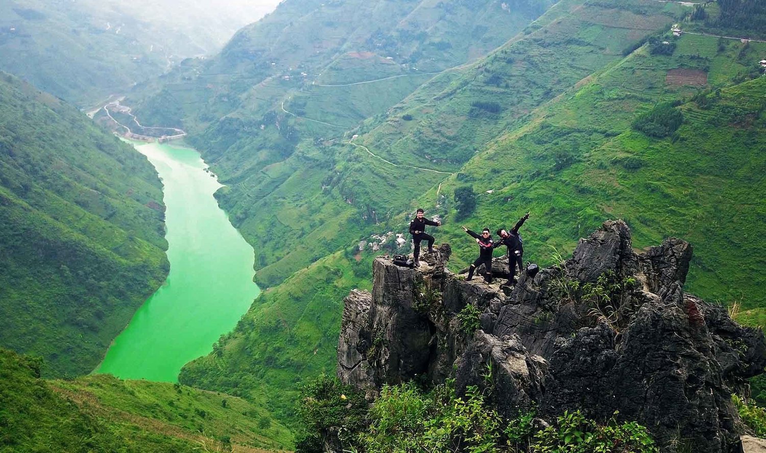 Check ngay hướng dẫn cách đi xuống bến thuyền sông Nho Quế ở Hà Giang 11