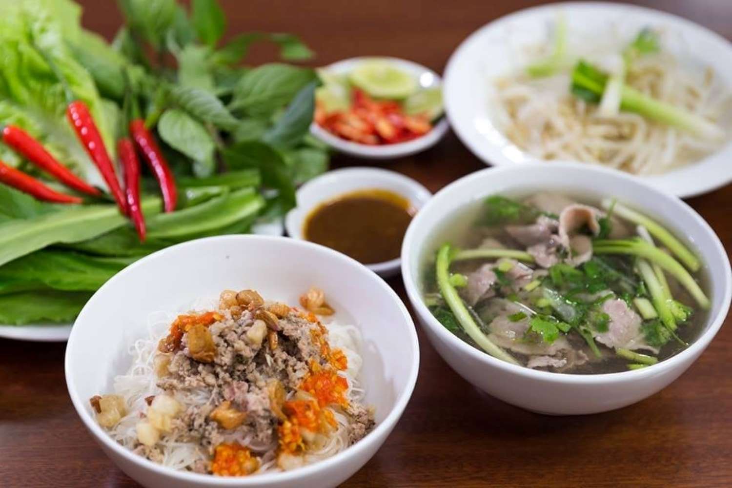 Trải nghiệm Phở Hồng, quán ăn bình dân nổi tiếng ở Gia Lai 3