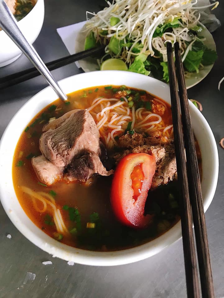 Bún riêu giò Chi, quán ăn lâu đời nổi tiếng tại Pleiku 5