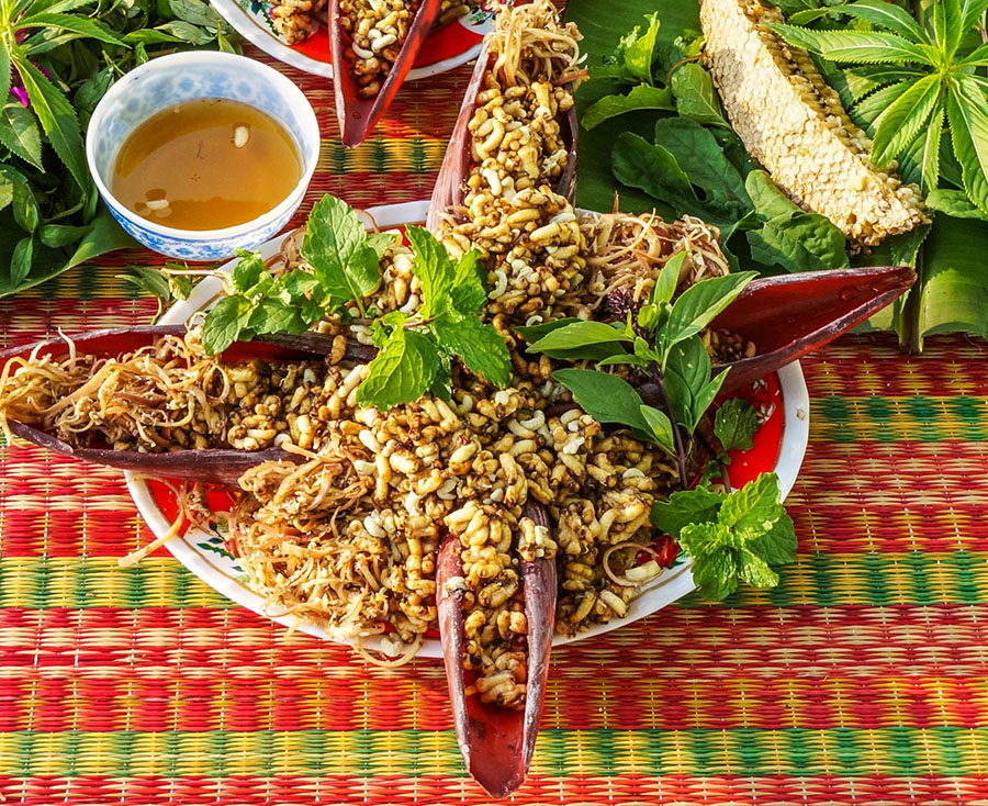 Gỏi nhộng ong rừng U Minh, đặc sản quý hiếm ở miệt rừng tràm 7