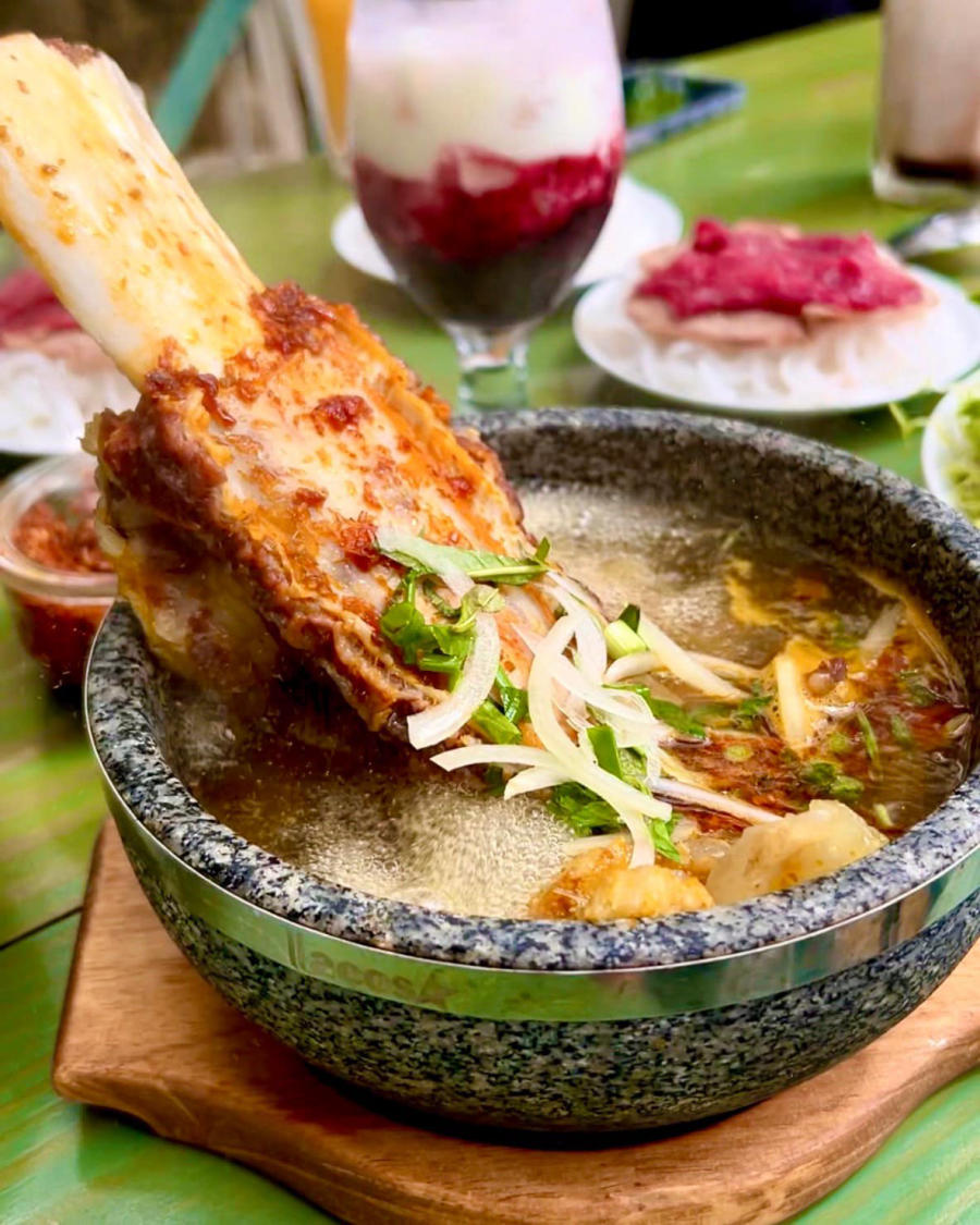 Đến Hoa Dó Restaurant and Coffee thưởng thức bún bò thố đá hấp dẫn 6