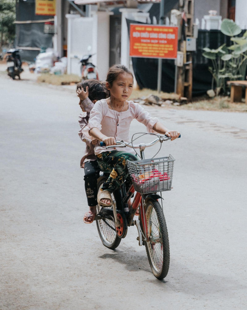 Những em bé Hà Giang đáng yêu trên vùng cao nguyên đá 8