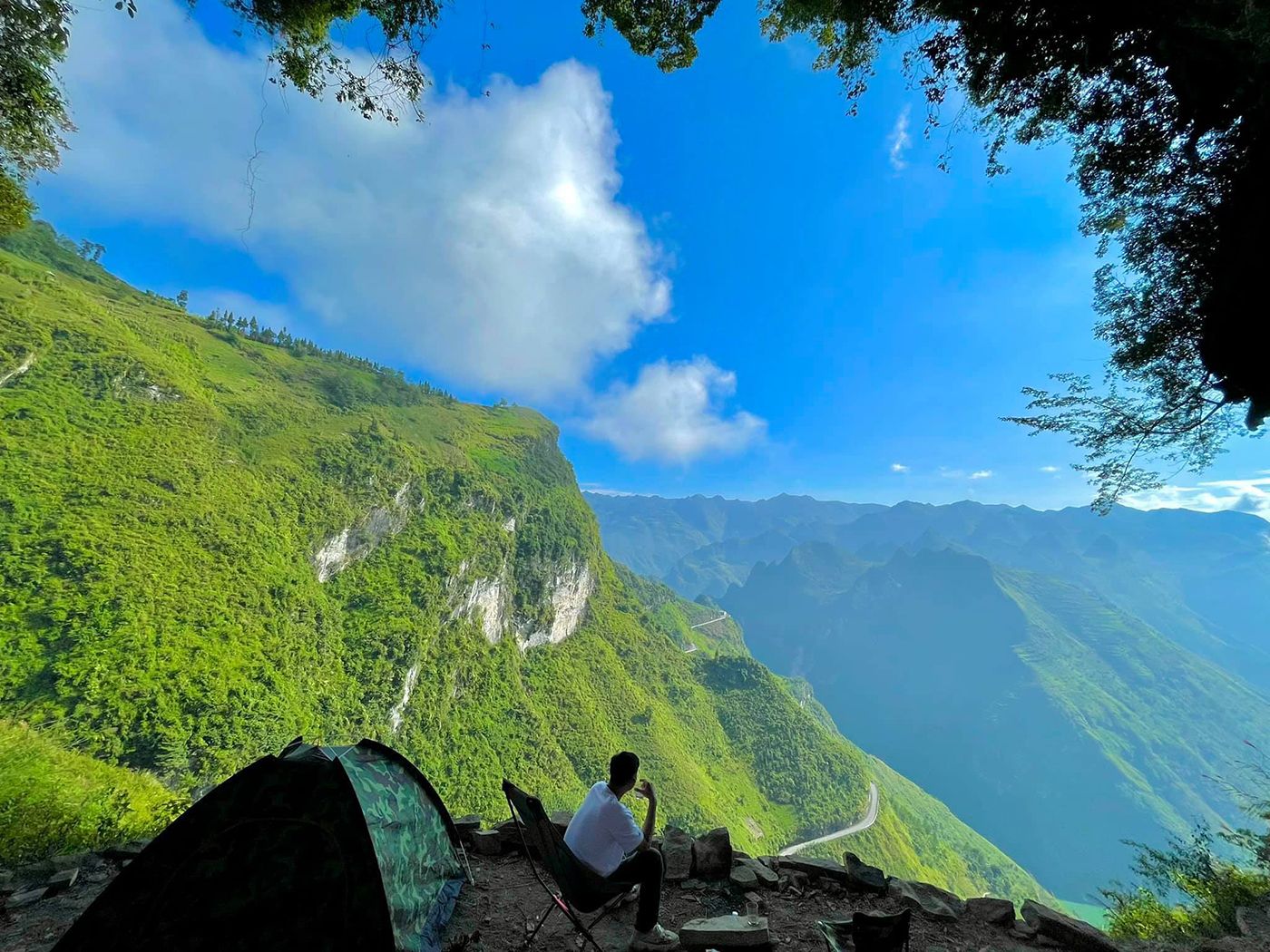 Trekking Vách Đá Thần - Chinh phục 