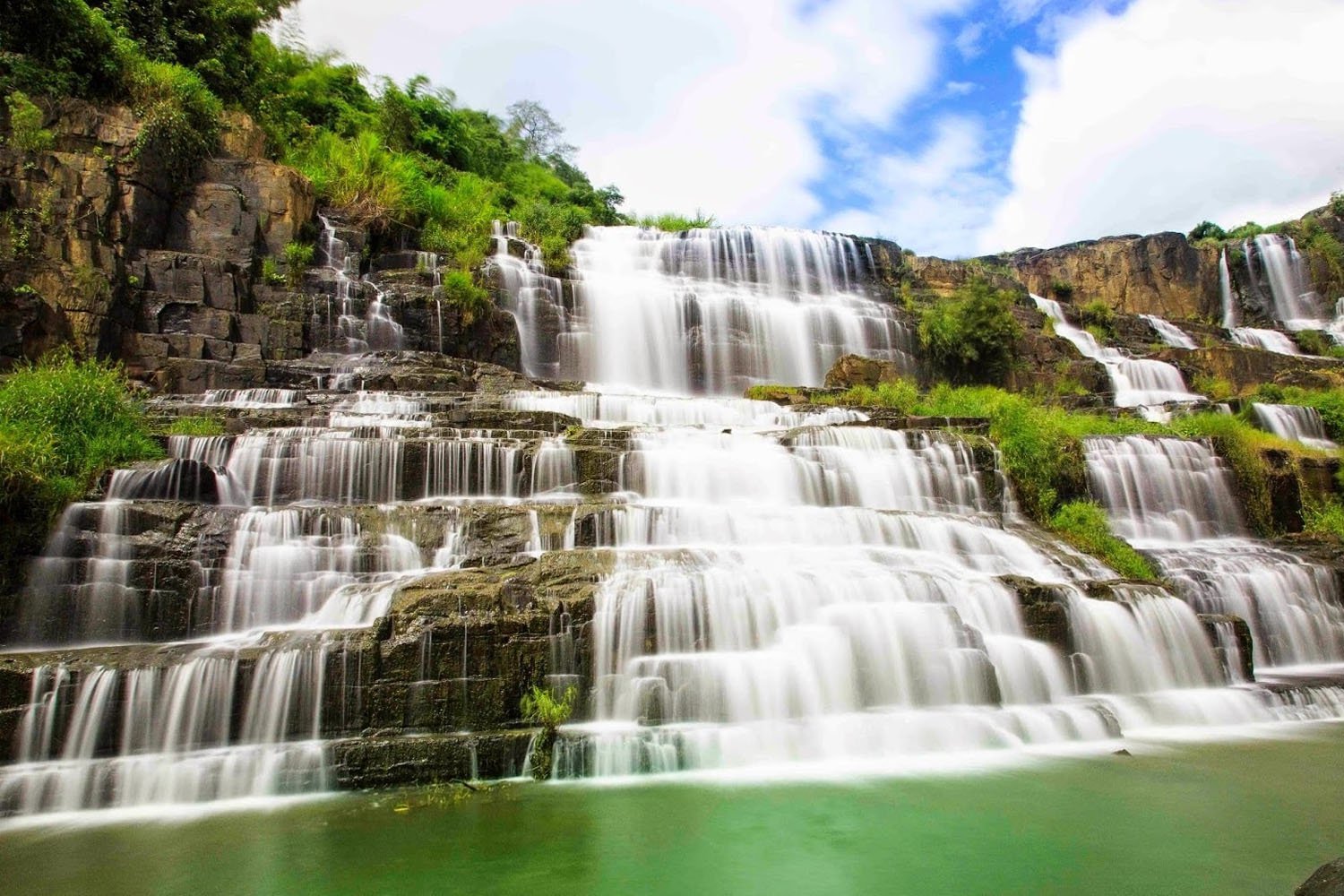 Mấy ai có thể định nghĩa được vẻ đẹp tuyệt mỹ của dòng thác nước Đà Lạt 9