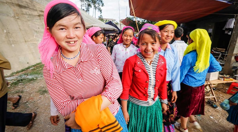 Lãng mạn Chợ tình Khâu Vai - Khi đi lẻ bóng, khi về có đôi 4