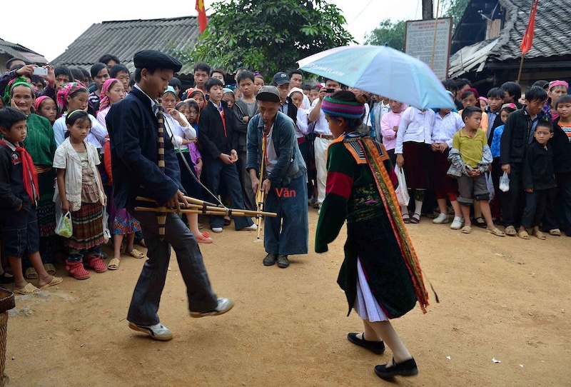 Lãng mạn Chợ tình Khâu Vai - Khi đi lẻ bóng, khi về có đôi 8