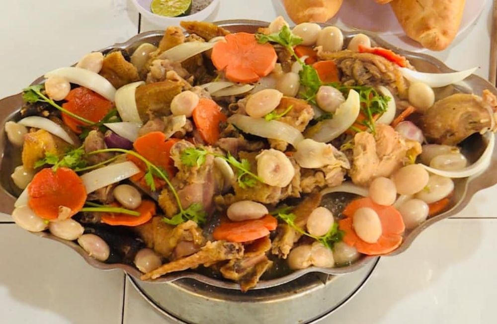 Đến Tây Đô, thử ngay món ngon Gà um dâu Hạ Châu lạ miệng 7