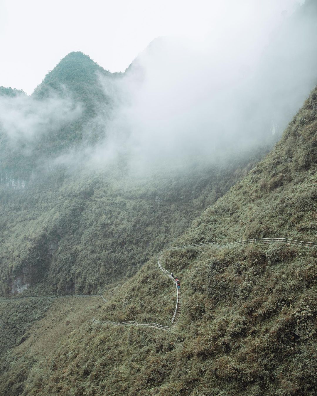 Review vách đá thần Hà Giang - Tuyến trekking đầy thách thức của tuổi trẻ 8