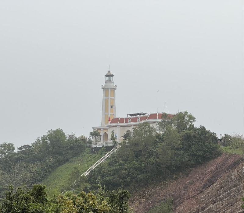 Khám phá Đảo Vĩnh Thực đầy nắng và gió ở Quảng Ninh 4