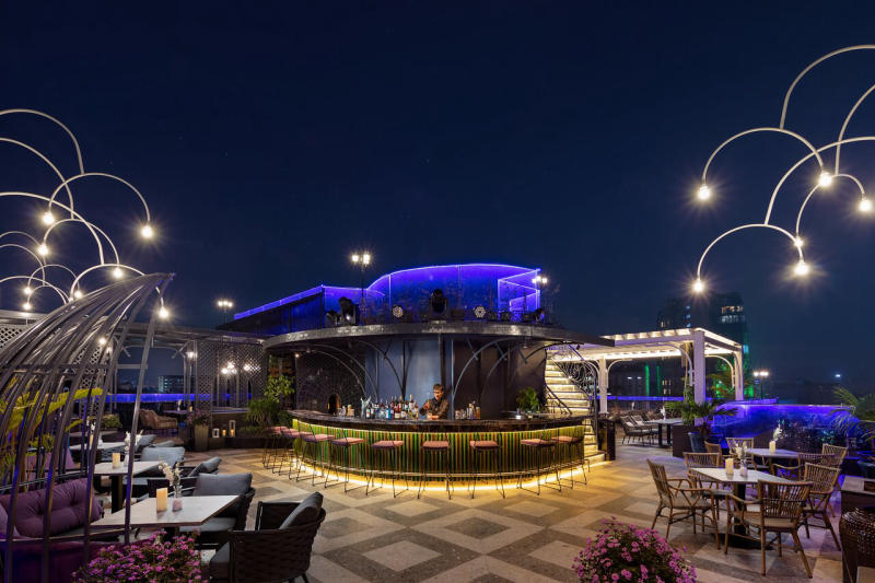 Top 10 Rooftop bar Hanoi sở hữu view săn ảnh cực chất 2