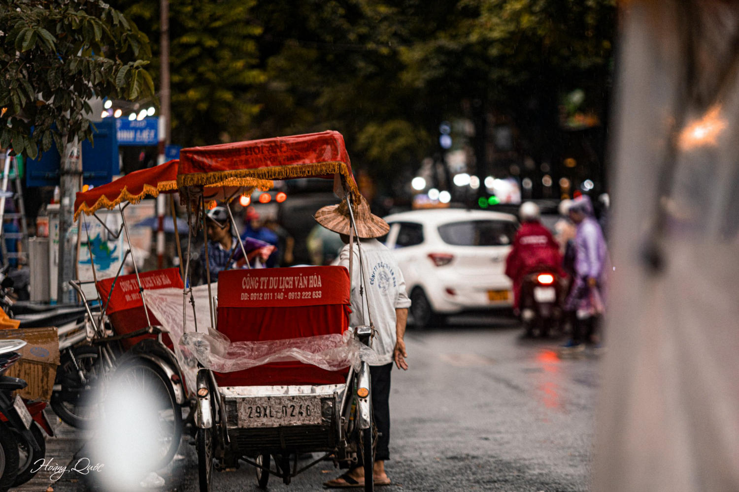 Hòa vào Nhịp sống Hà Nội một buổi chiều mưa 2