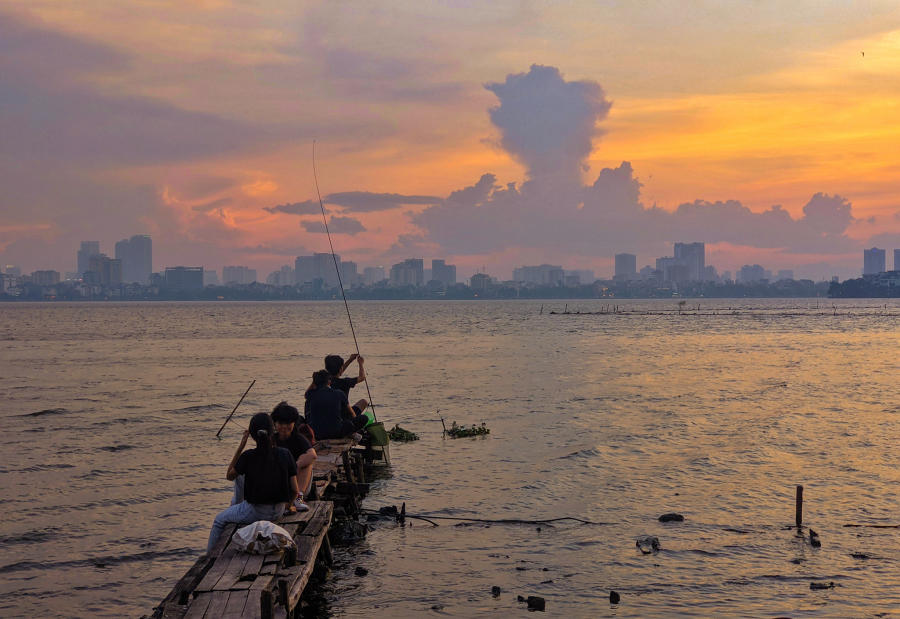 Bức tranh Hoàng hôn Hồ Tây mỗi buổi chiều tà đẹp mê mẩn lòng người 10